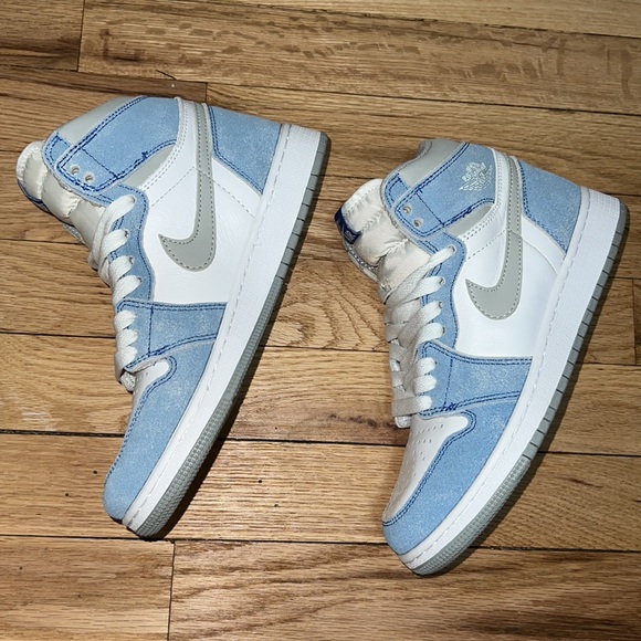 Jordan 1 Retro High Hyper Royal Smoke Grey - Picture 2 of 10